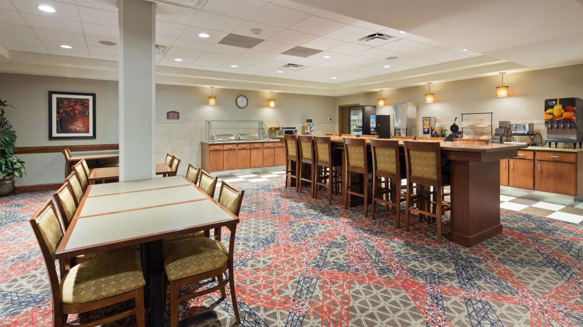 Best Western Plus Willmar Екстериор снимка